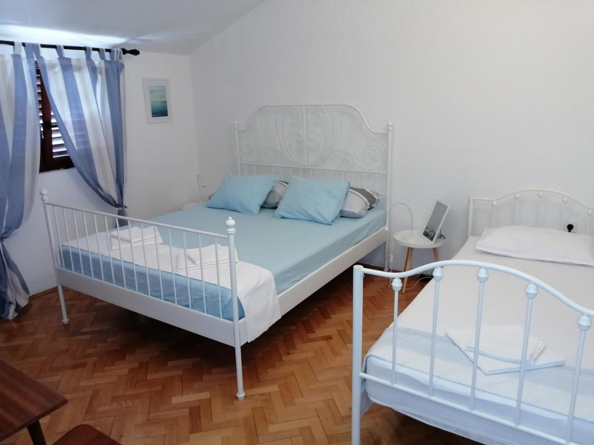 Apartments Stjepic Sukošan Esterno foto