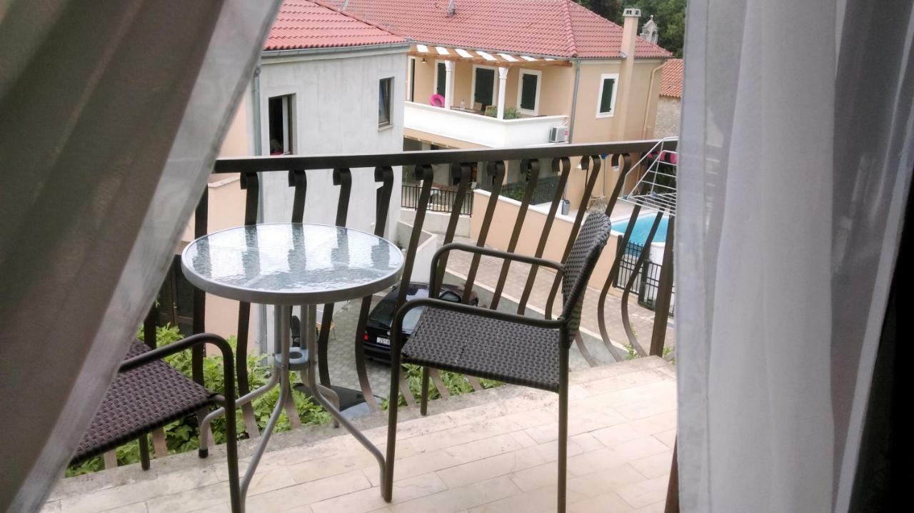 Apartments Stjepic Sukošan Esterno foto